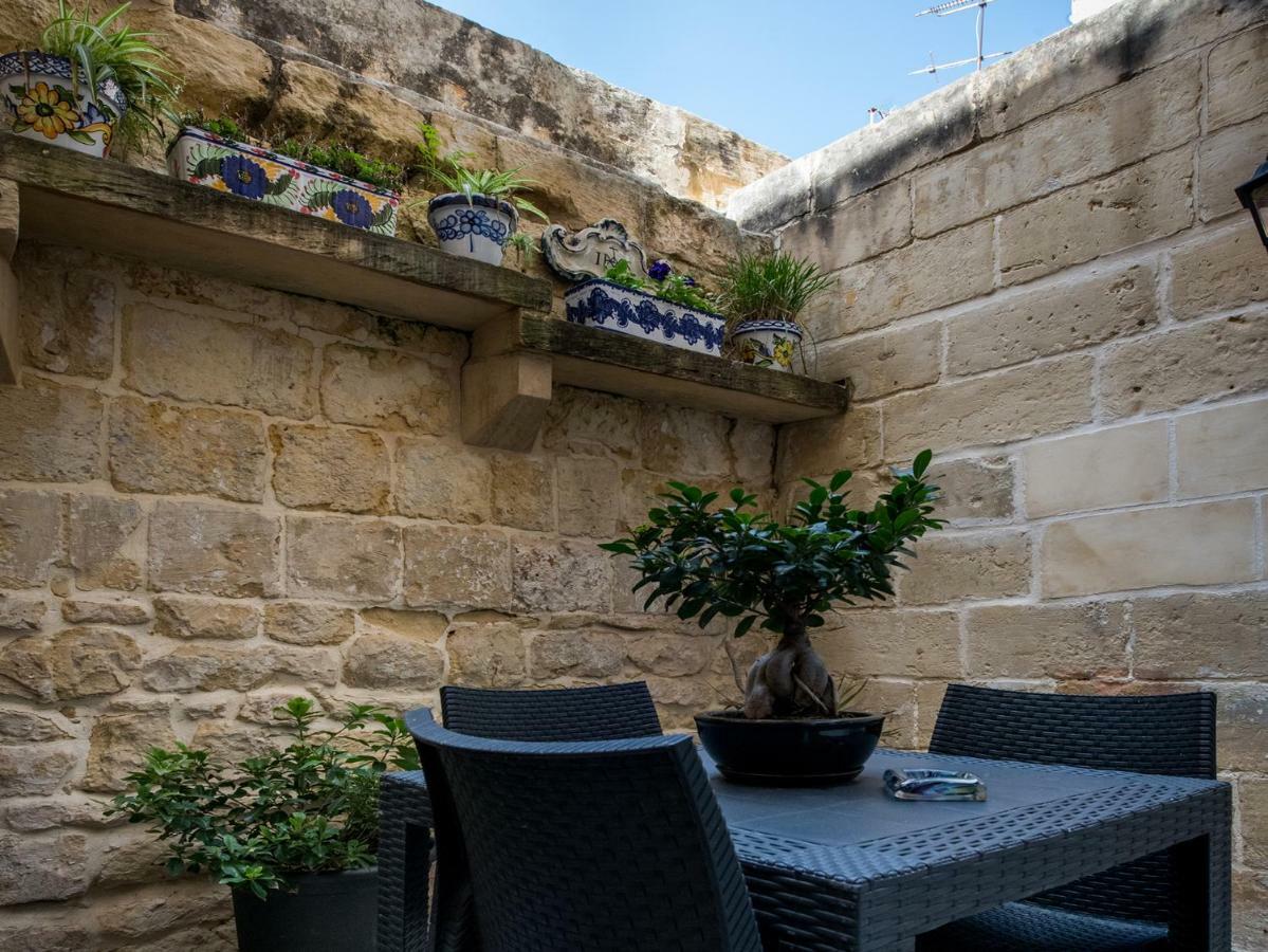 Julesy'S Bnb Cospicua Esterno foto